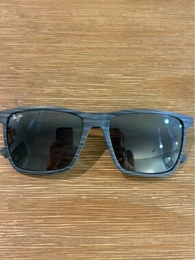 MAUI JIM ONE WAY GRAY STRIPENEUTRAL GREY LENS POLARIZED SUNGLASSES